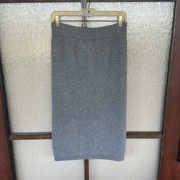 House of Harlow 1960 Skirt Sweater Knit size small Cozy Gray NWT - Picture 3 of 8